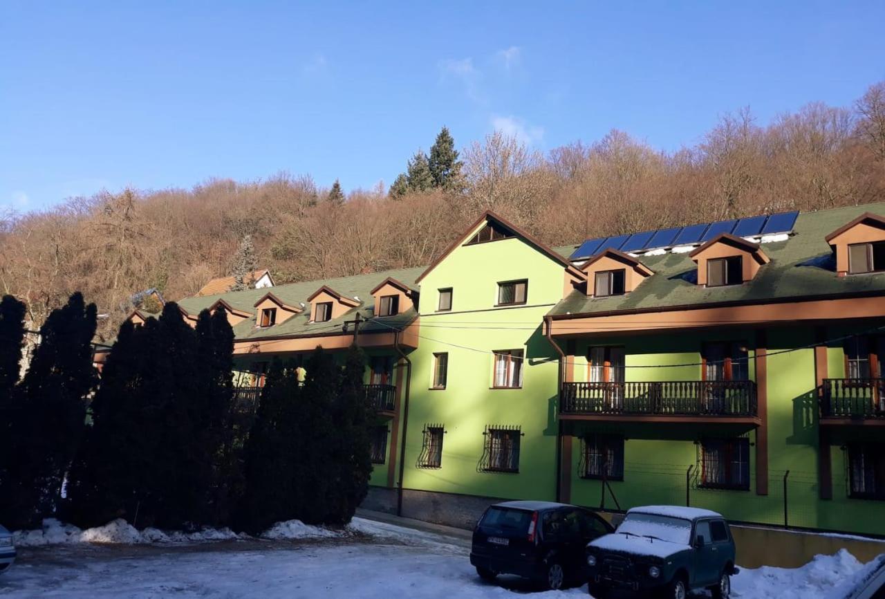 Svätý Jur Horsky Hotel Eva מראה חיצוני תמונה